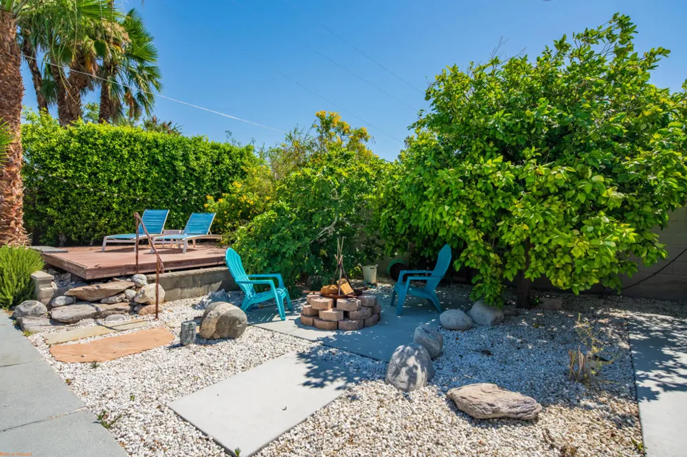 2120 E Del Lago Road Palm Springs, CA 92262