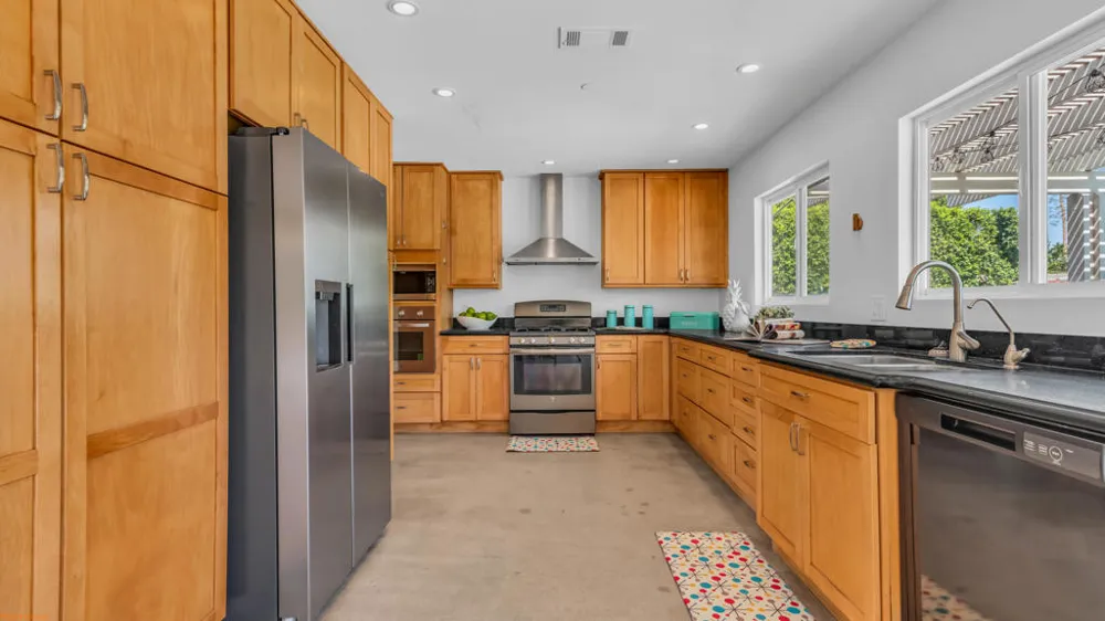 2120 E Del Lago Road Palm Springs, CA 92262
