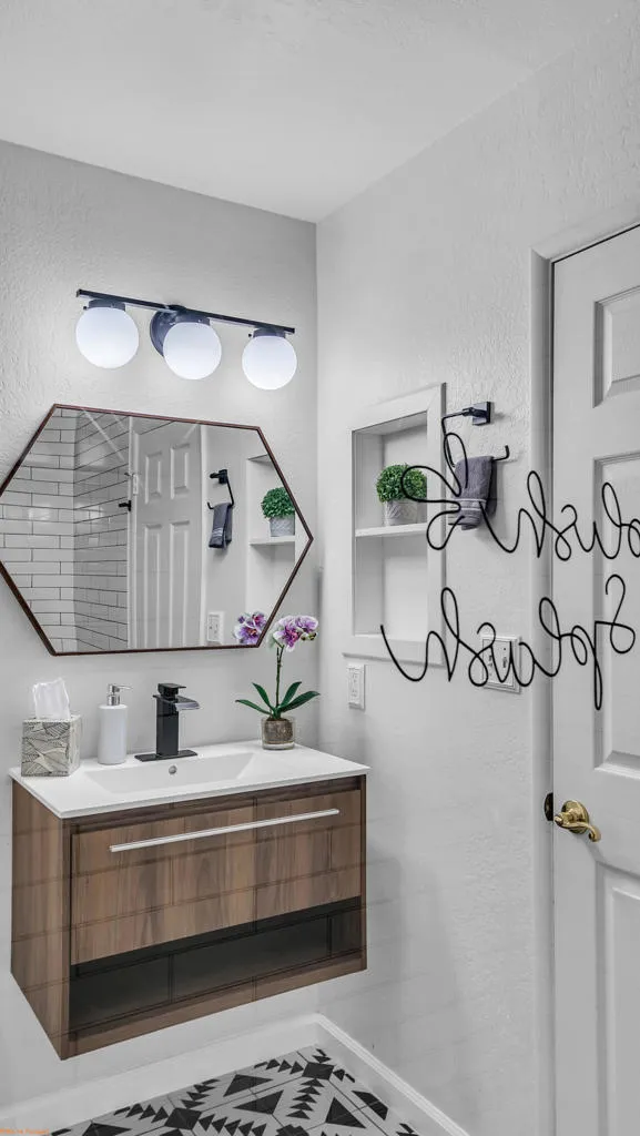 2120 E Del Lago Road Palm Springs, CA 92262