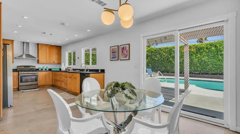 2120 E Del Lago Road Palm Springs, CA 92262