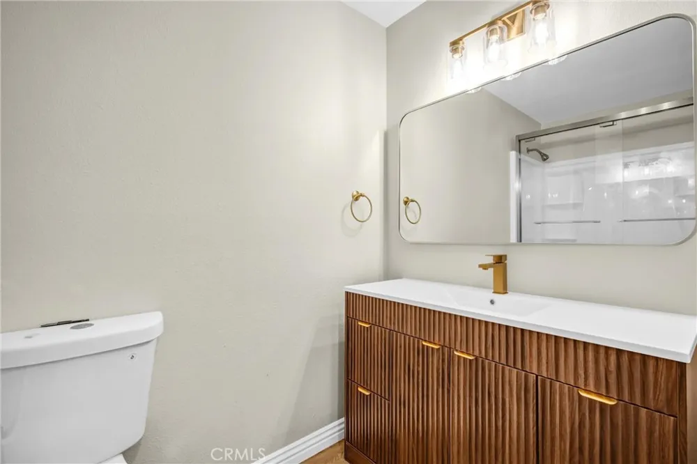 8221 Langdon Avenue #207 Van Nuys, CA 91406