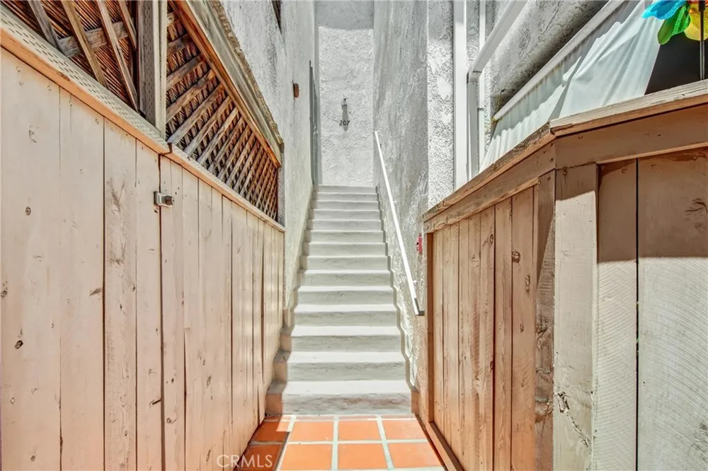 8221 Langdon Avenue #207 Van Nuys, CA 91406