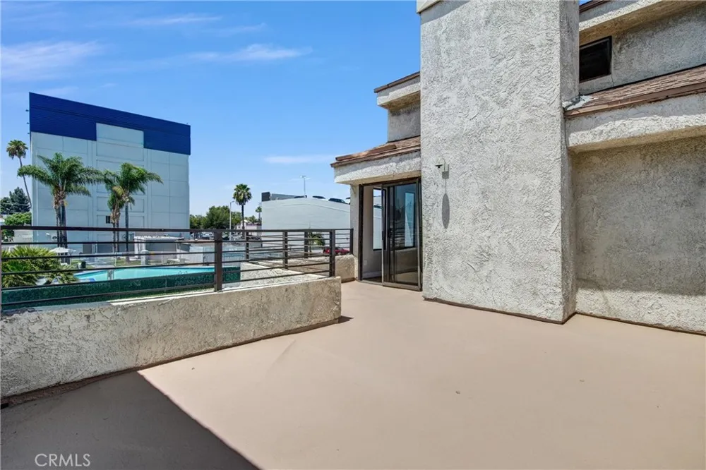 8221 Langdon Avenue #207 Van Nuys, CA 91406