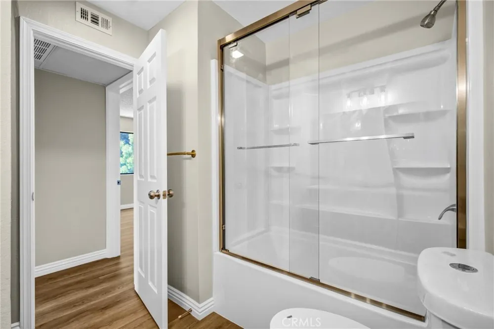 8221 Langdon Avenue #207 Van Nuys, CA 91406
