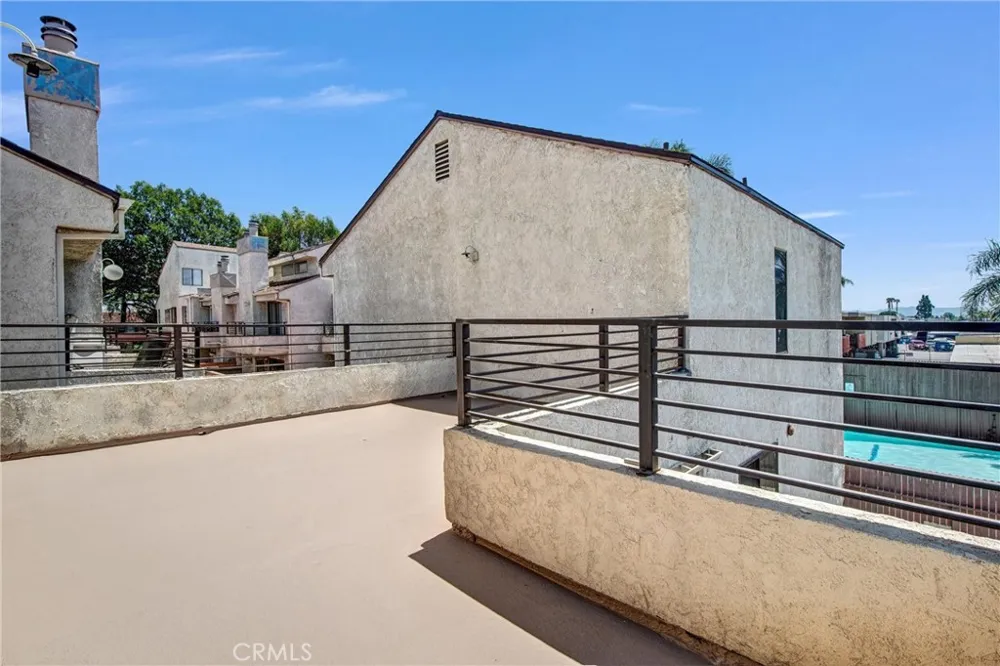 8221 Langdon Avenue #207 Van Nuys, CA 91406