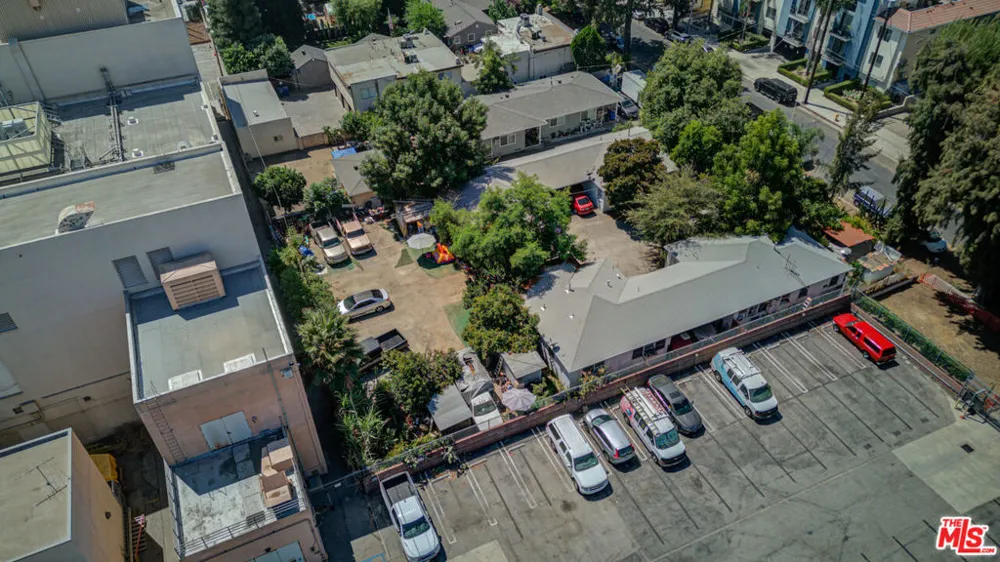 6834 Baird Avenue Reseda, CA 91335