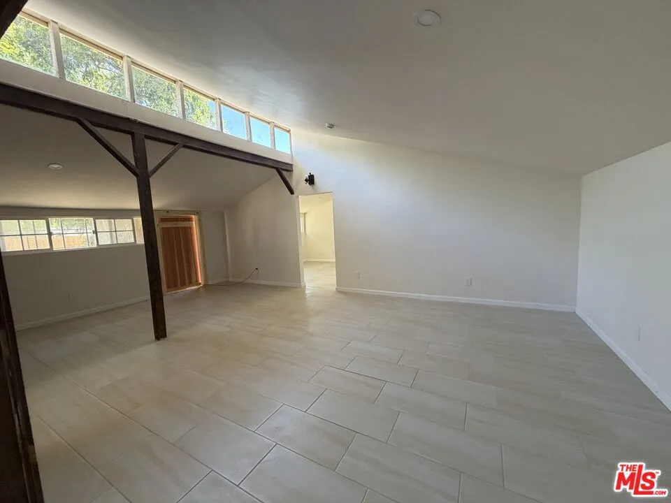 9029 Wildwood Avenue Sun Valley, CA 91352