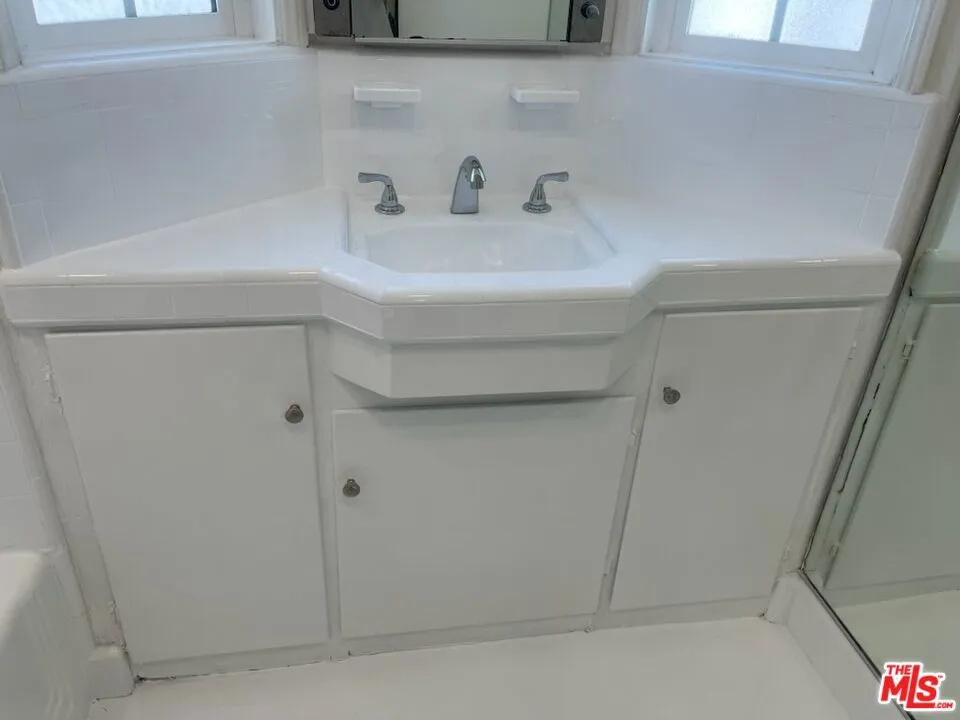 9029 Wildwood Avenue Sun Valley, CA 91352