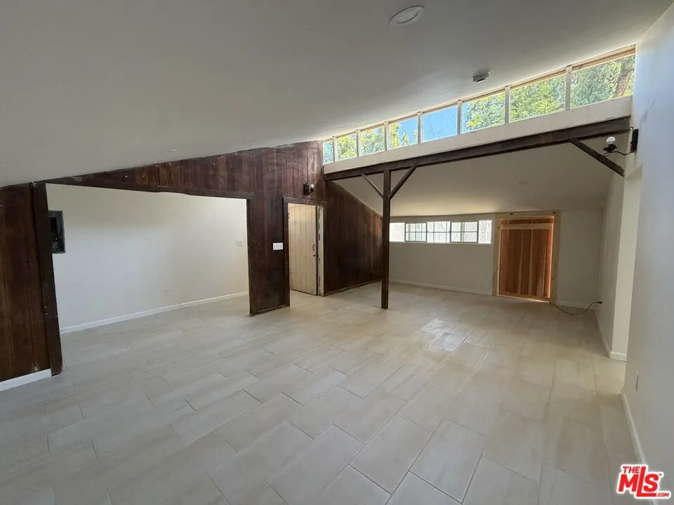9029 Wildwood Avenue Sun Valley, CA 91352