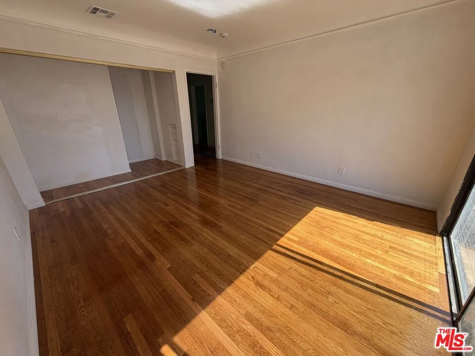 9029 Wildwood Avenue Sun Valley, CA 91352