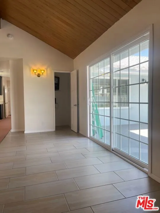 9029 Wildwood Avenue Sun Valley, CA 91352