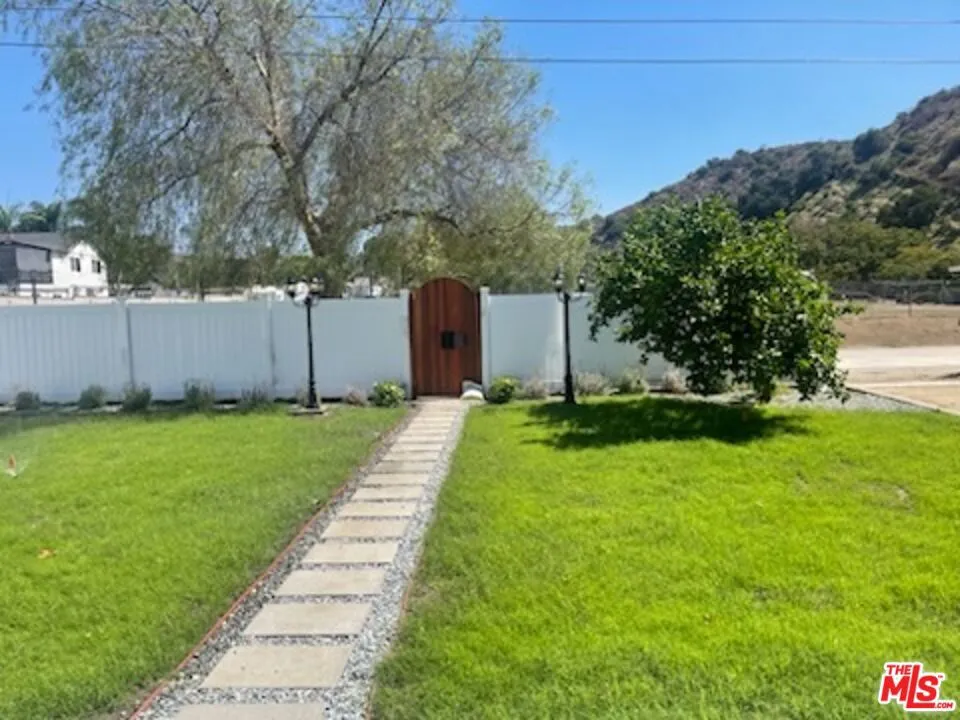 9029 Wildwood Avenue Sun Valley, CA 91352
