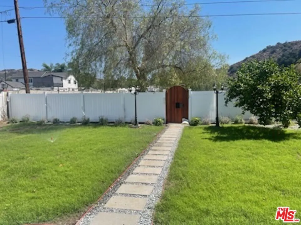 9029 Wildwood Avenue Sun Valley, CA 91352