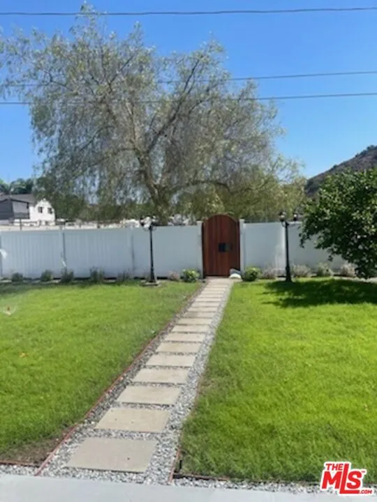 9029 Wildwood Avenue Sun Valley, CA 91352