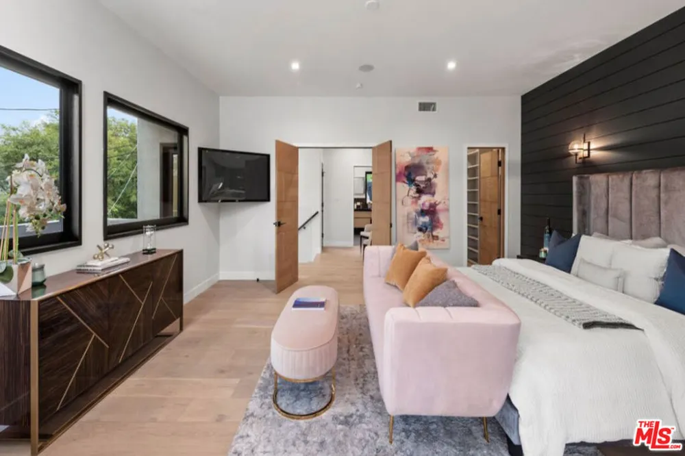 3936 Farley Court Studio City, CA 91604