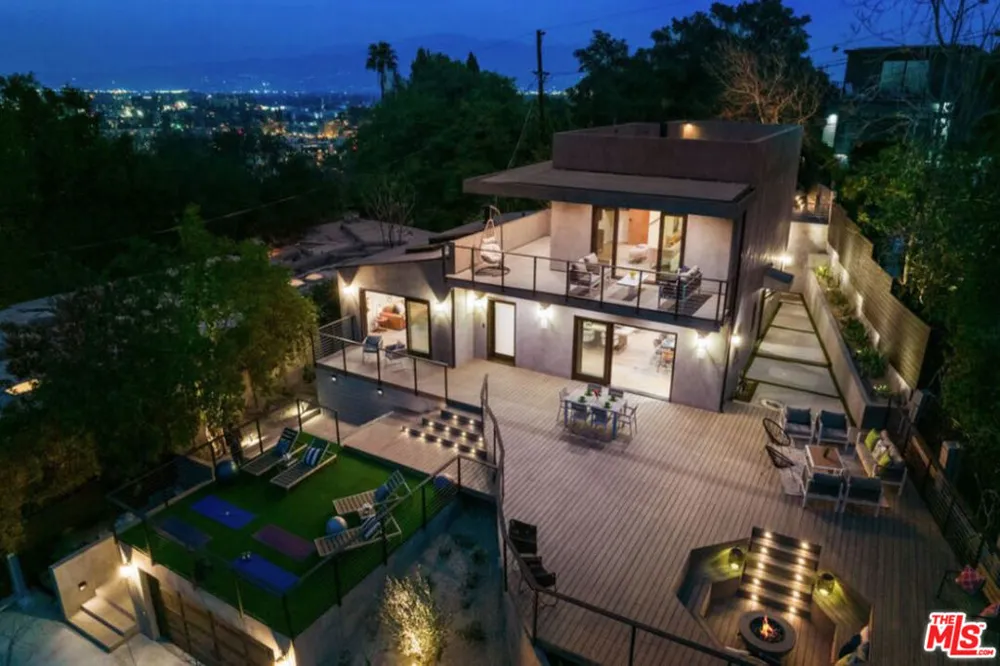 3936 Farley Court Studio City, CA 91604