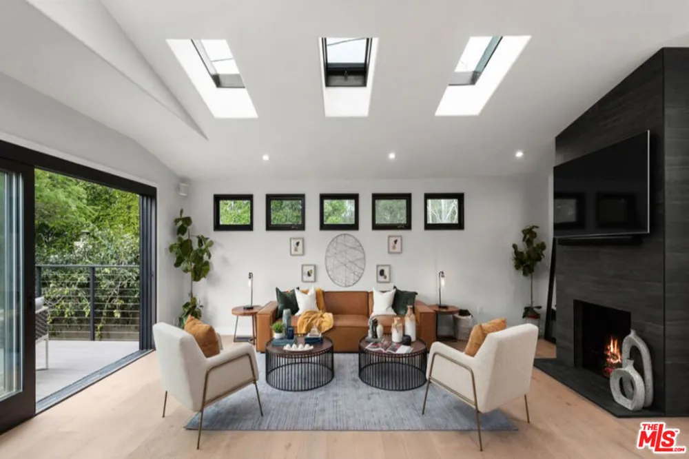 3936 Farley Court Studio City, CA 91604