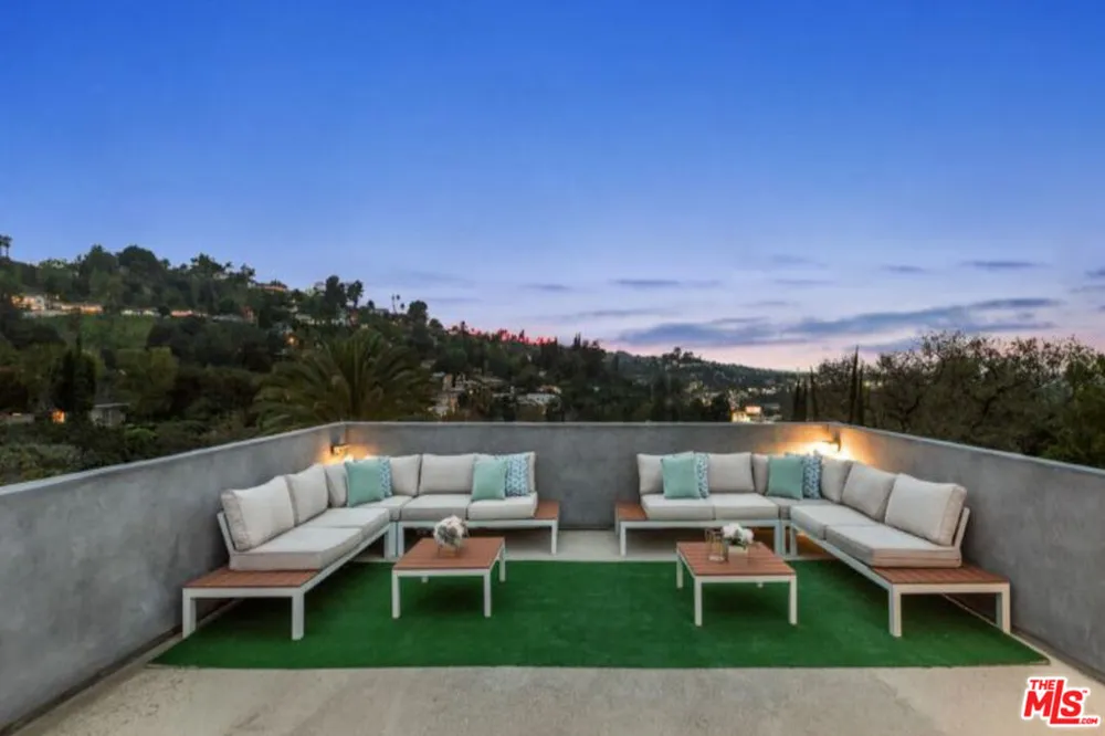 3936 Farley Court Studio City, CA 91604