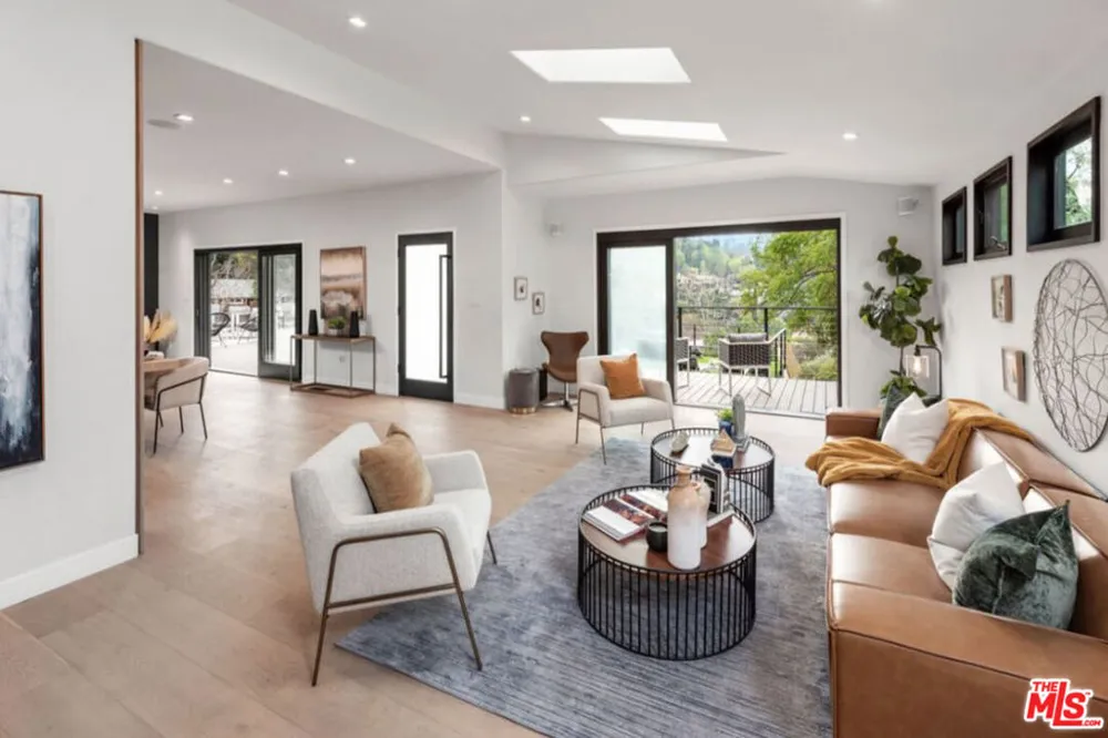 3936 Farley Court Studio City, CA 91604