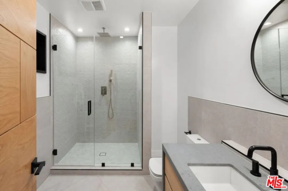 3936 Farley Court Studio City, CA 91604