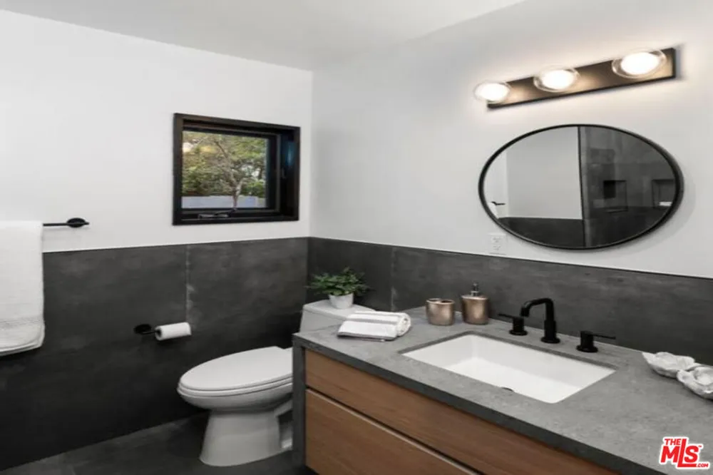 3936 Farley Court Studio City, CA 91604