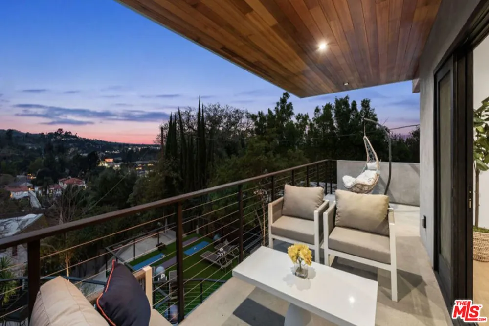 3936 Farley Court Studio City, CA 91604