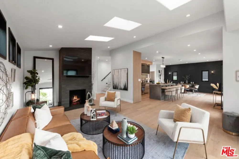 3936 Farley Court Studio City, CA 91604