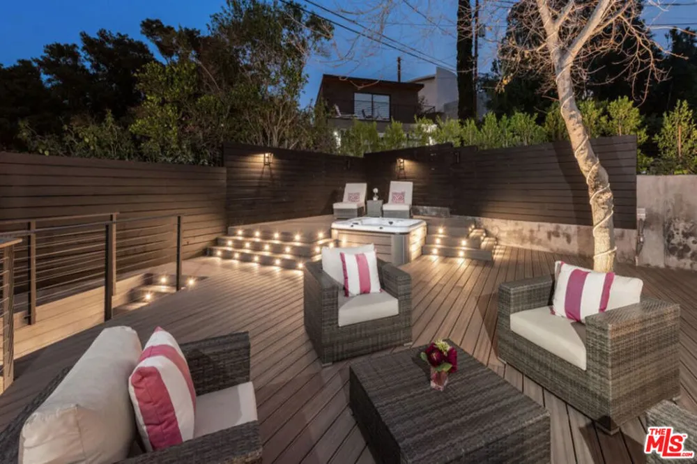 3936 Farley Court Studio City, CA 91604