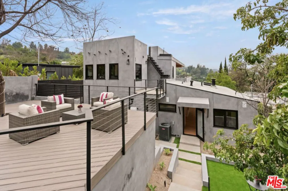 3936 Farley Court Studio City, CA 91604