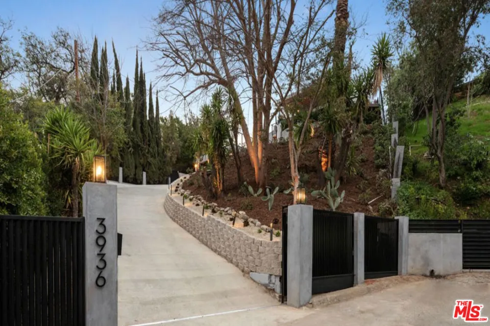 3936 Farley Court Studio City, CA 91604