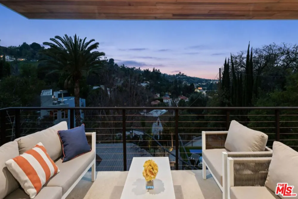 3936 Farley Court Studio City, CA 91604