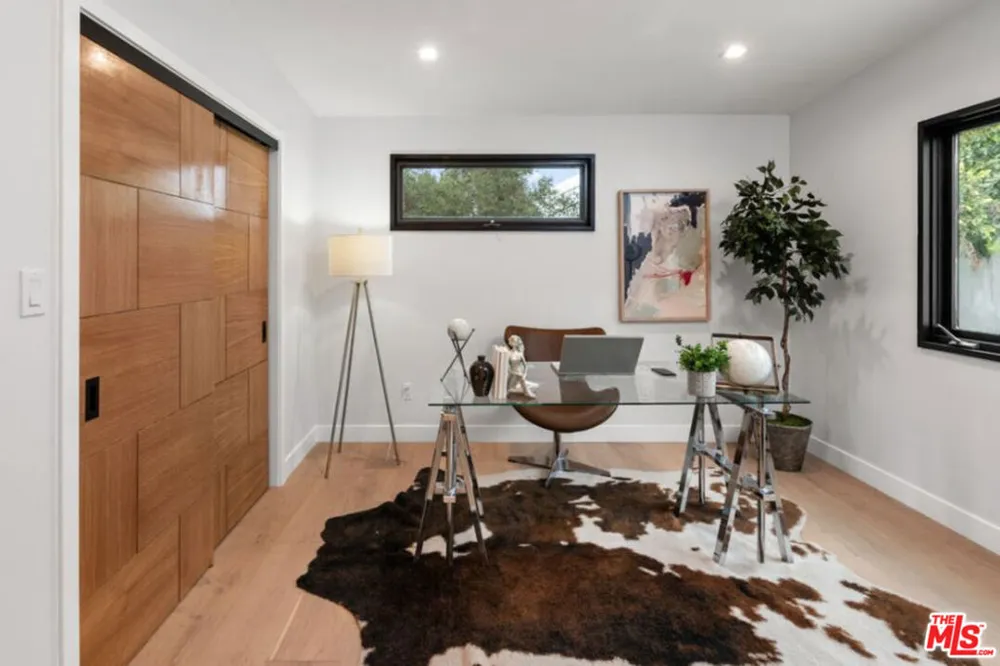 3936 Farley Court Studio City, CA 91604