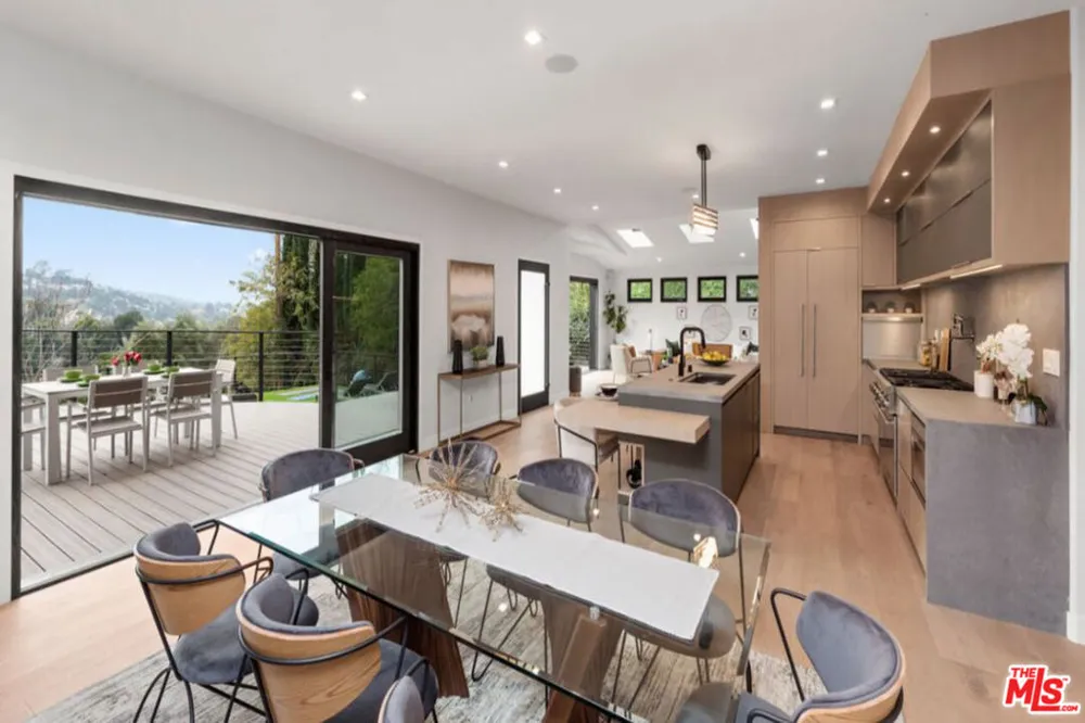 3936 Farley Court Studio City, CA 91604