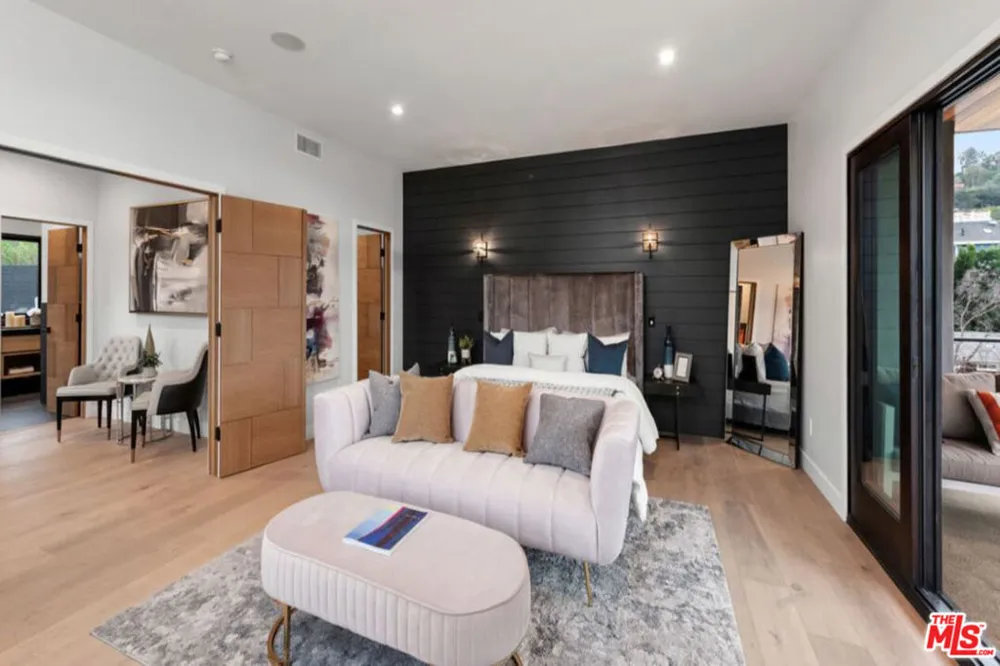 3936 Farley Court Studio City, CA 91604