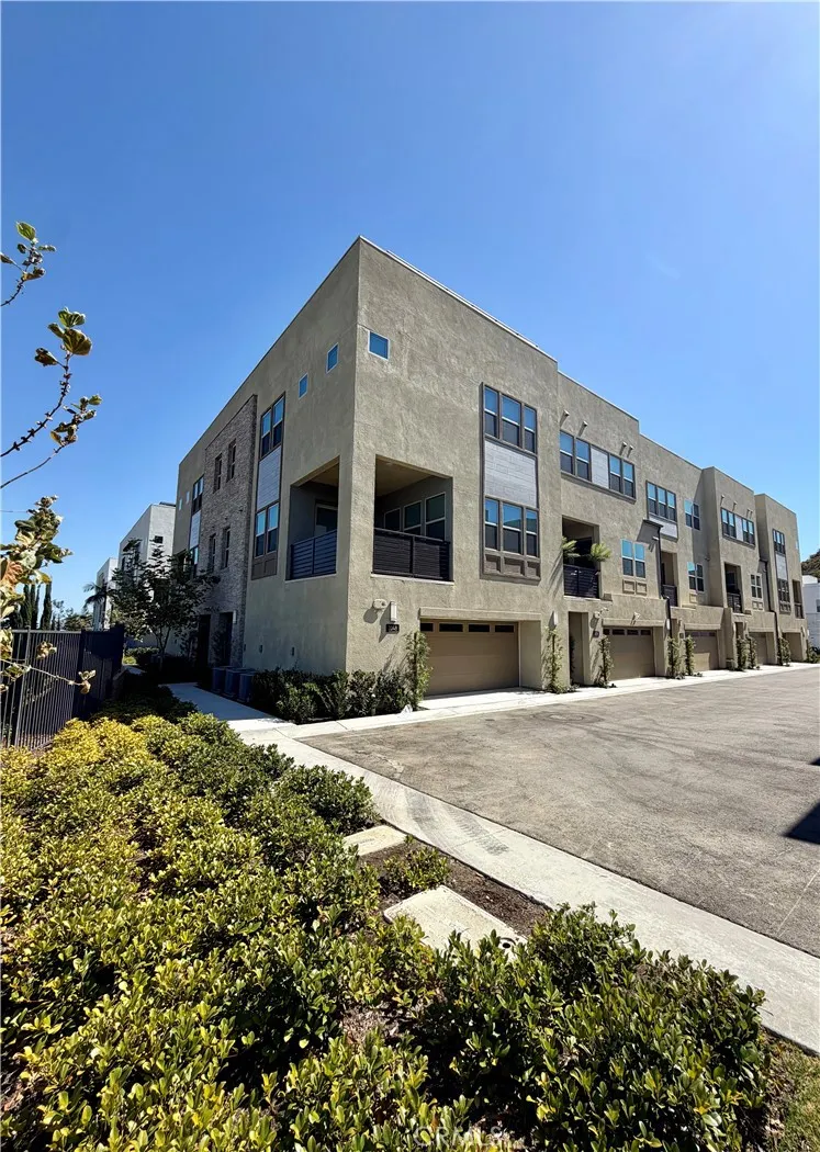 2048 Hollyleaf Montebello, CA 90640