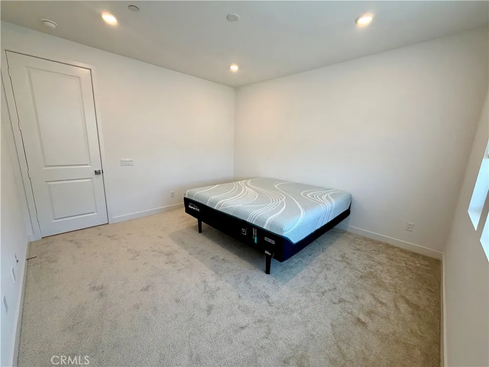 2048 Hollyleaf Montebello, CA 90640