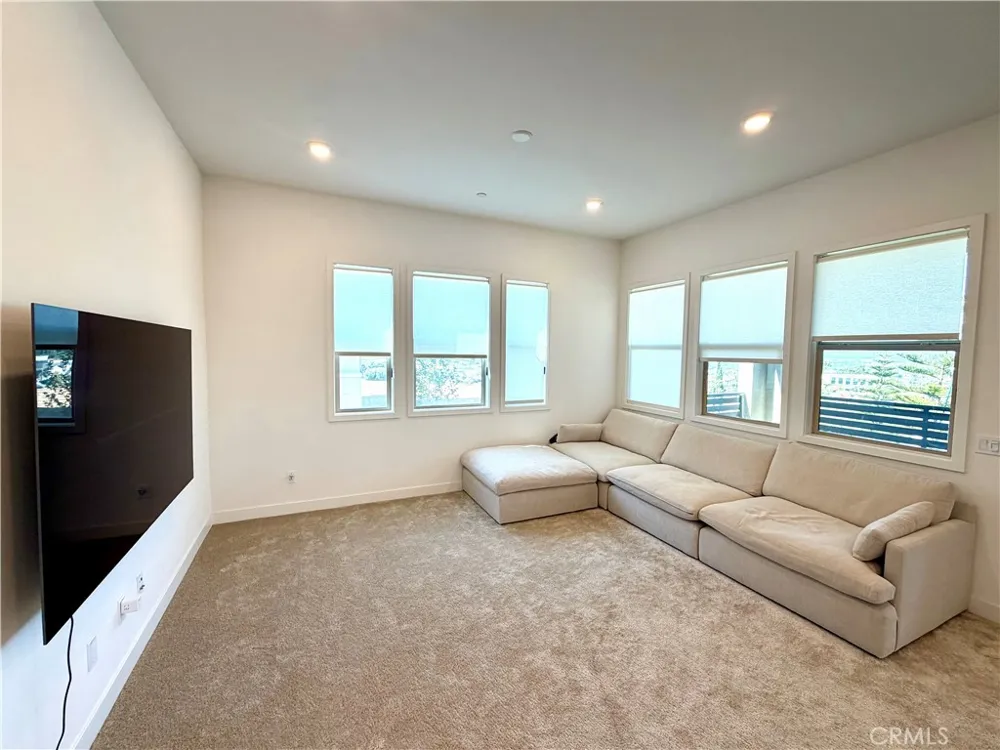 2048 Hollyleaf Montebello, CA 90640