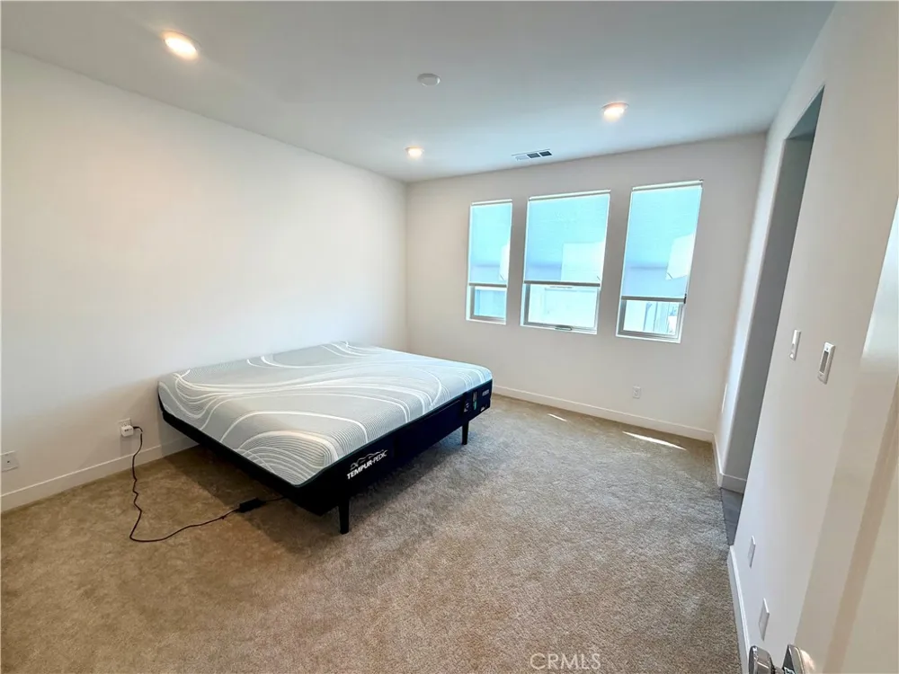 2048 Hollyleaf Montebello, CA 90640