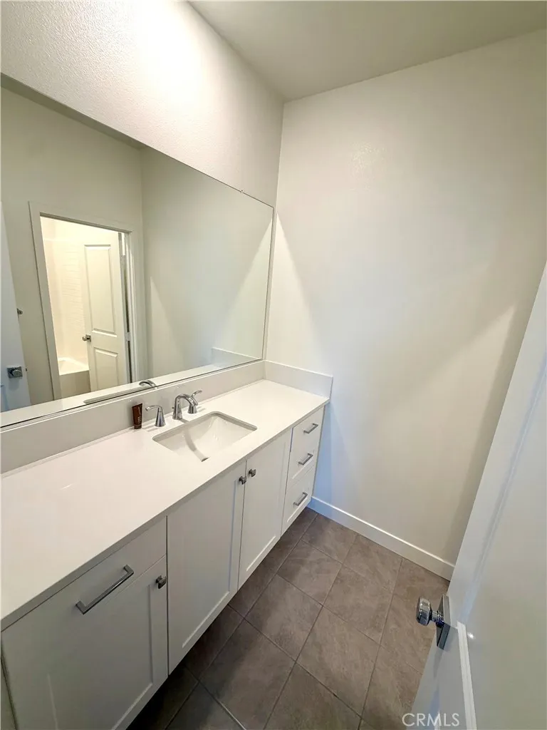2048 Hollyleaf Montebello, CA 90640