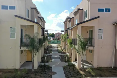 442 Creekside Circle