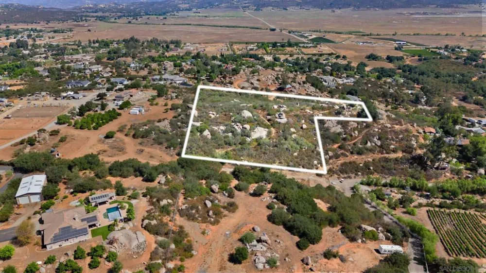 2 Chablis Rd Ramona, CA 92065