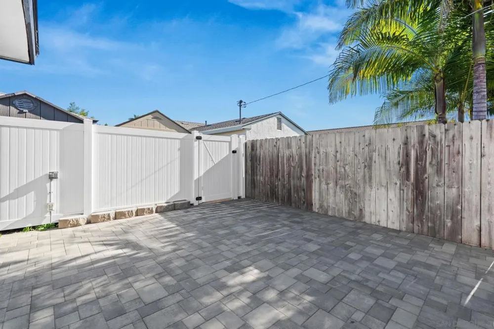 326 H Ave Coronado, CA 92118