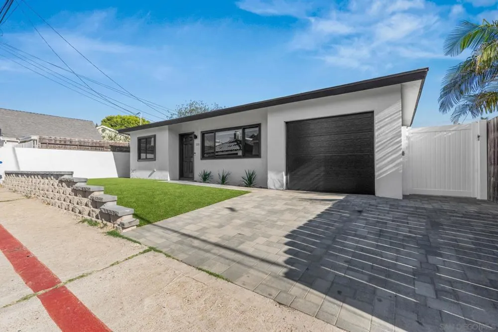 326 H Ave Coronado, CA 92118