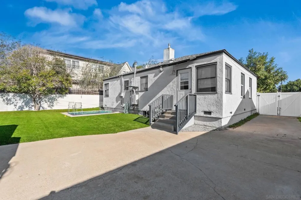 326 H Ave Coronado, CA 92118