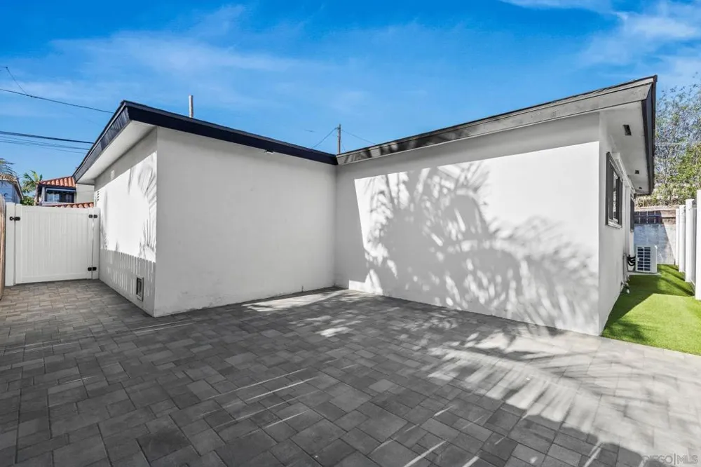 326 H Ave Coronado, CA 92118