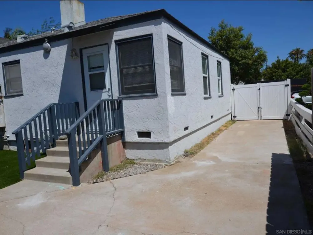 326 H Ave Coronado, CA 92118
