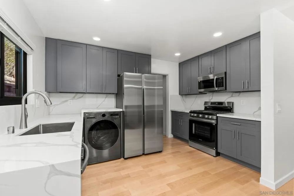 326 H Ave Coronado, CA 92118