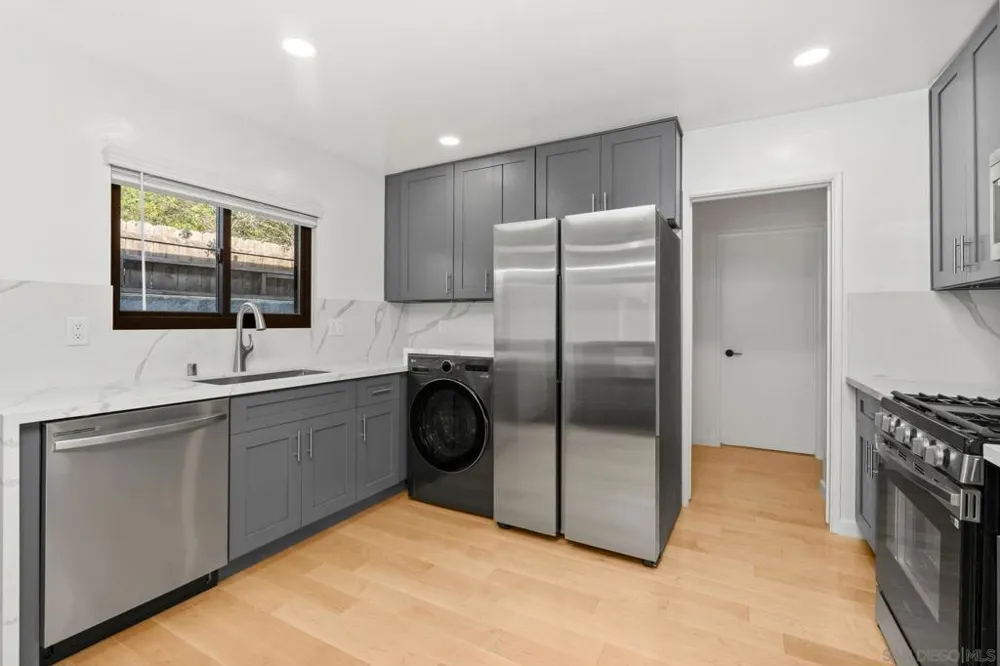 326 H Ave Coronado, CA 92118