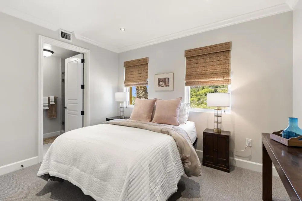 1010 Genter St #302 La Jolla, CA 92037