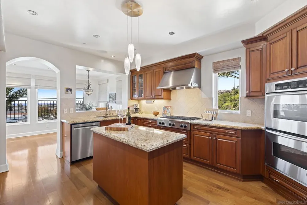 1010 Genter St #302 La Jolla, CA 92037
